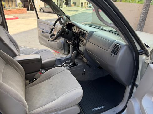 Used 2004 Toyota Tacoma TRD Off-Road image 32