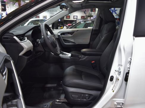 Used 2025 Toyota RAV4 XLE Premium image 17