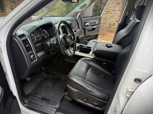 Used 2018 RAM 1500 4x4 Crew Cab Laramie image 3