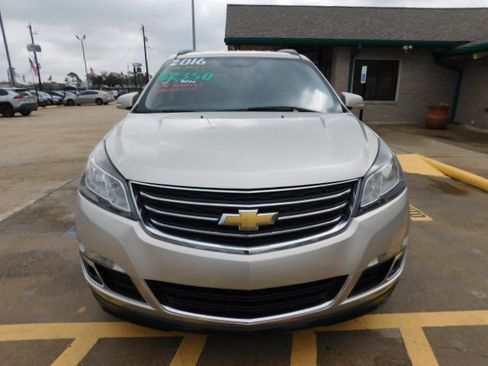 Used 2016 Chevrolet Traverse LT image 3