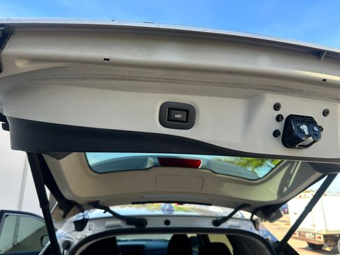 Used 2018 Nissan Rogue SV image 5