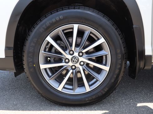 Used 2019 Toyota Highlander AWD XLE V6 image 36