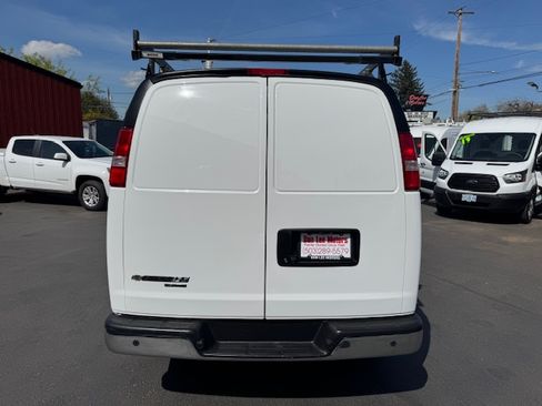 Used 2016 Chevrolet Express 3500 image 27