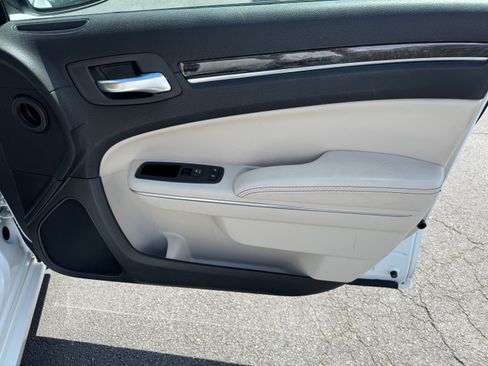 Used 2015 Chrysler 300 C image 15