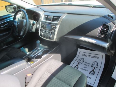 Used 2017 Nissan Altima 2.5 S Sedan 4D FWD image 3