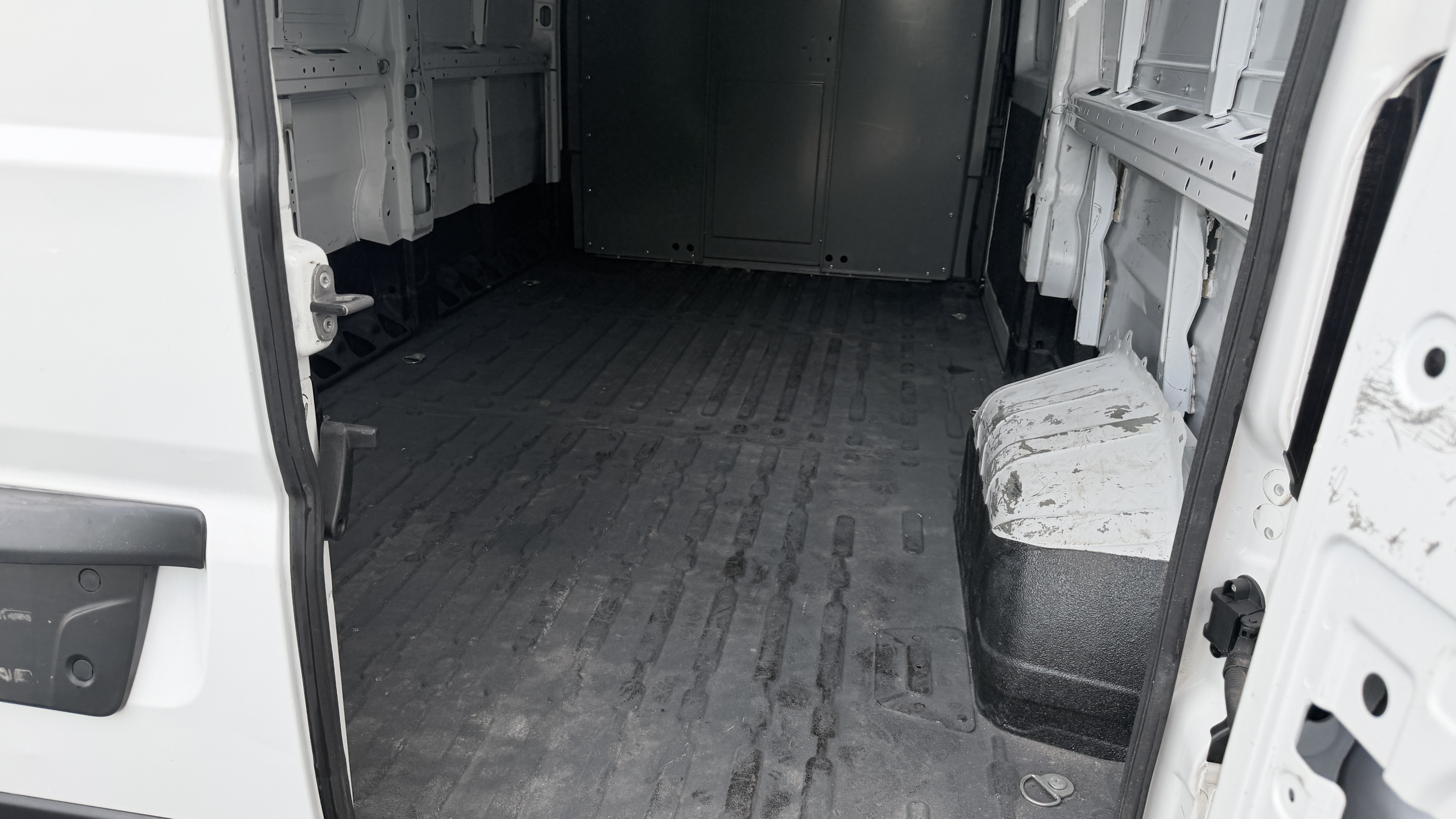 Used 2023 RAM ProMaster 2500 159 High Roof FWD image 9