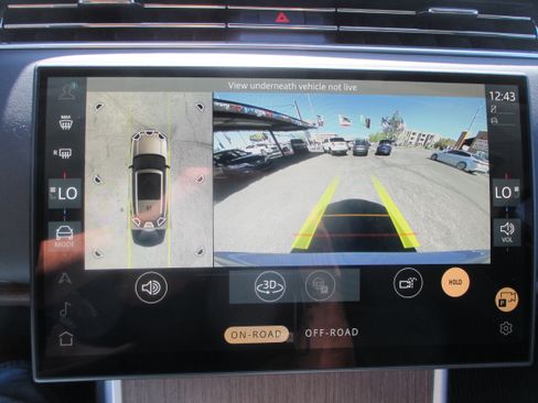 Used 2025 Land Rover Range Rover Long Wheelbase SE image 12