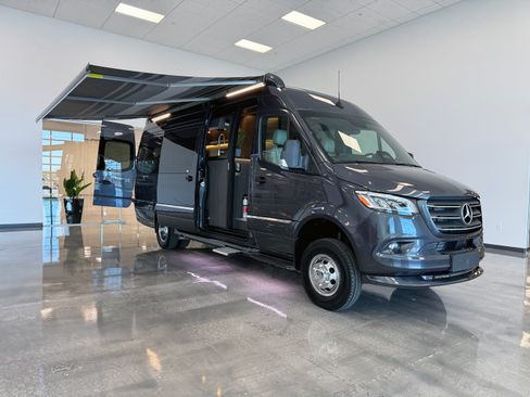 Used 2025 Mercedes-Benz Sprinter 3500 image 5