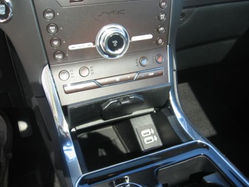 Used 2020 Ford Edge AWD Titanium image 12