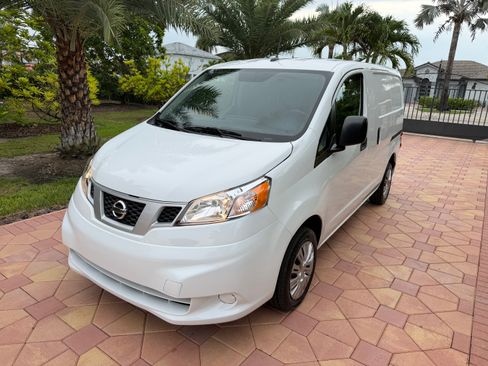 Used 2020 Nissan NV200 SV FWD image 1