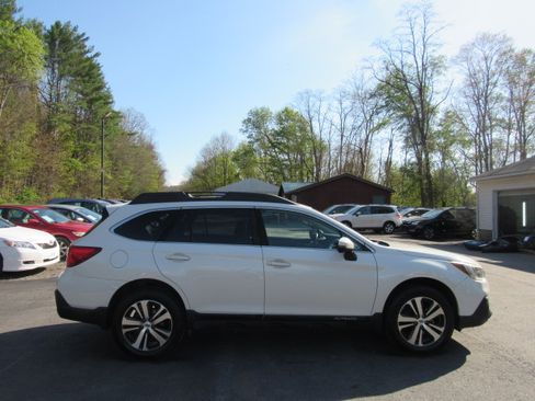 Used 2018 Subaru Outback 2.5i Limited AWD/4WD image 9