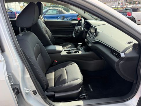 Used 2024 Nissan Altima 2.5 S FWD image 17