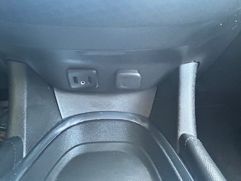 Used 2016 Chevrolet Malibu LT FWD image 17