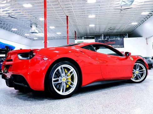 Used 2018 Ferrari 488 GTB image 10