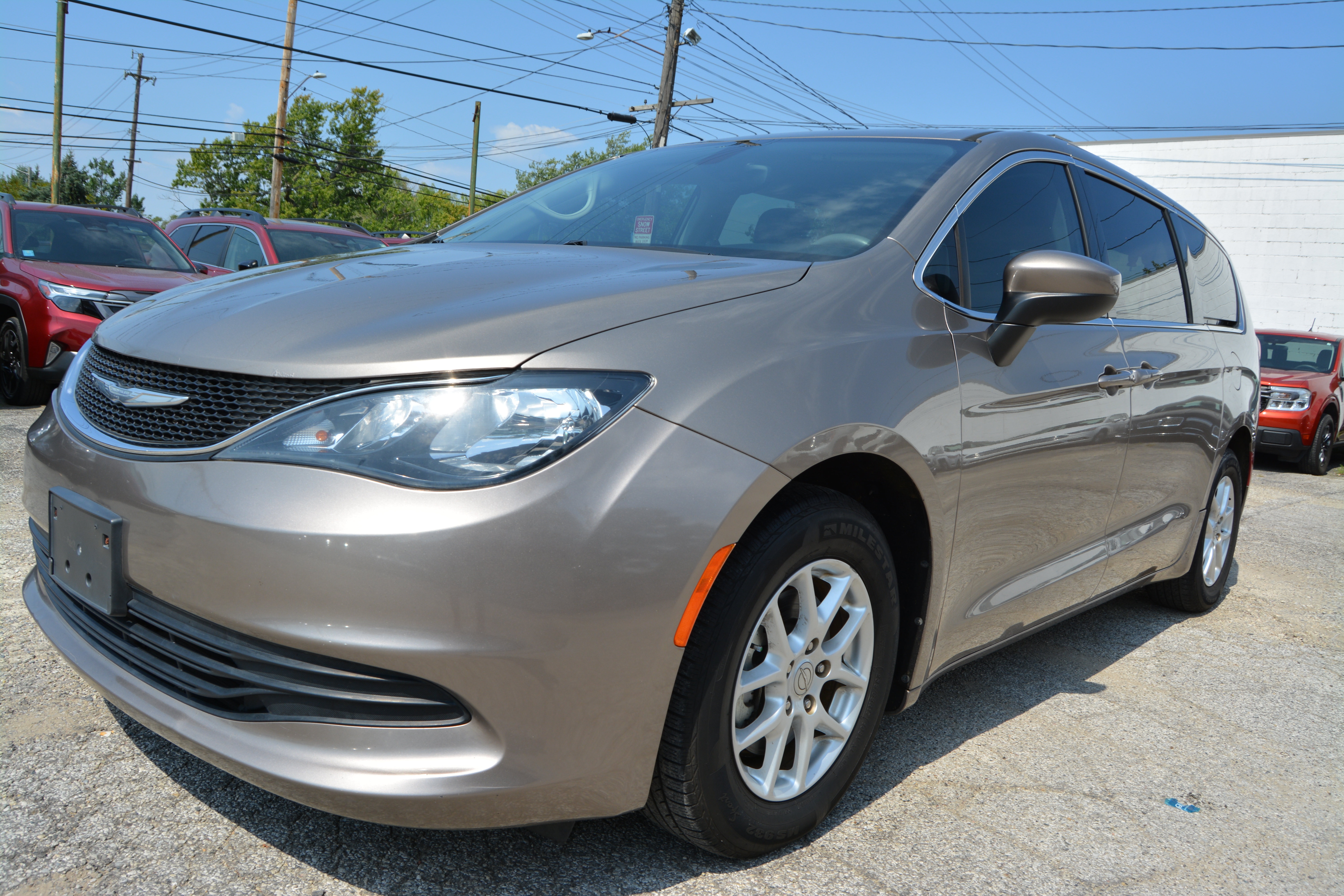 Used 2017 Chrysler Pacifica Touring FWD image 10
