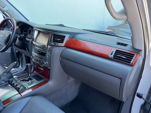 Used 2009 Lexus LX 570 image 26
