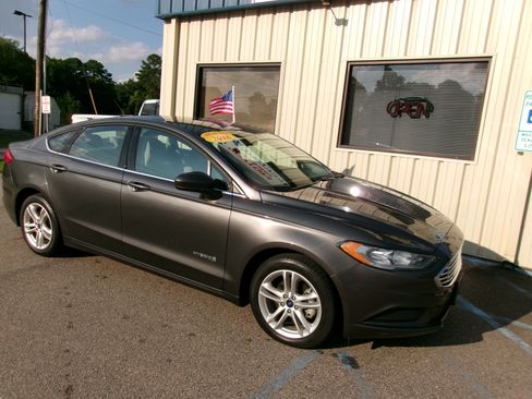 Used 2018 Ford Fusion S Hybrid FWD image 12