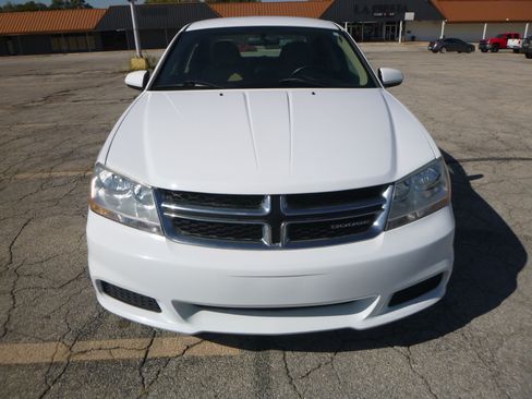 Used 2011 Dodge Avenger Mainstreet FWD image 3