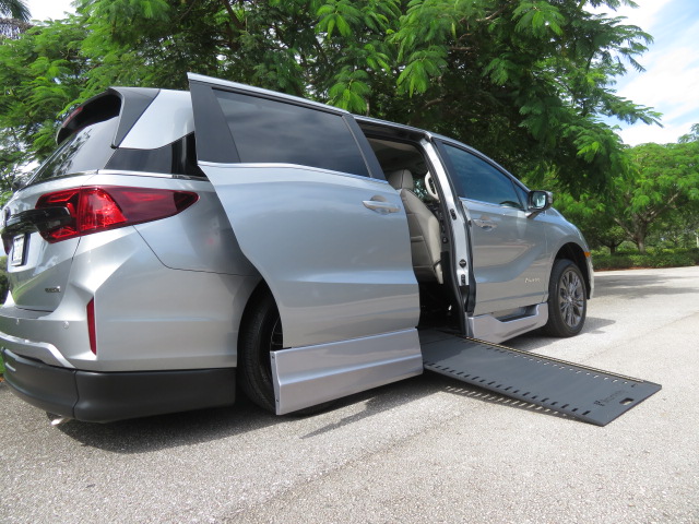 Used 2026 Honda Odyssey Touring image 17