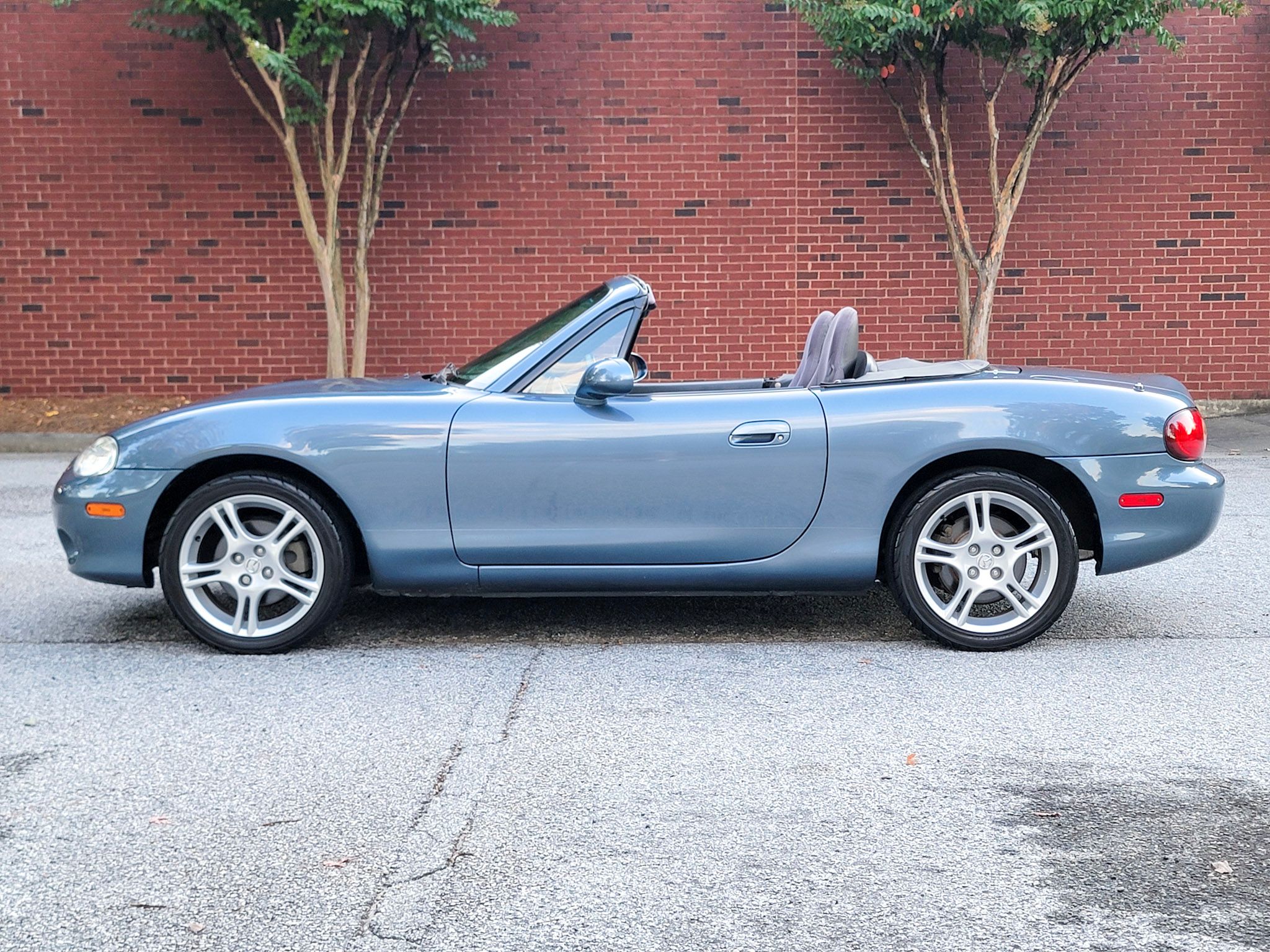 Used 2005 MAZDA MX-5 Miata UNAVAIL RWD image 1
