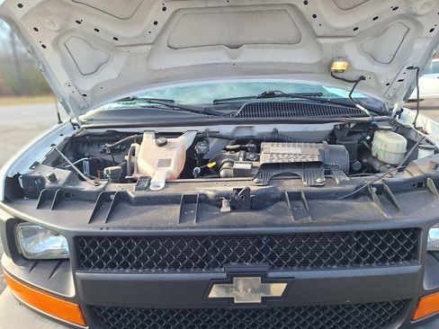Used 2017 Chevrolet Express 3500 LS image 8
