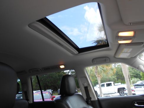 Used 2018 Nissan Armada SL image 12