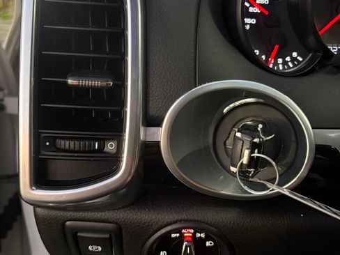 Used 2016 Porsche Cayenne image 12