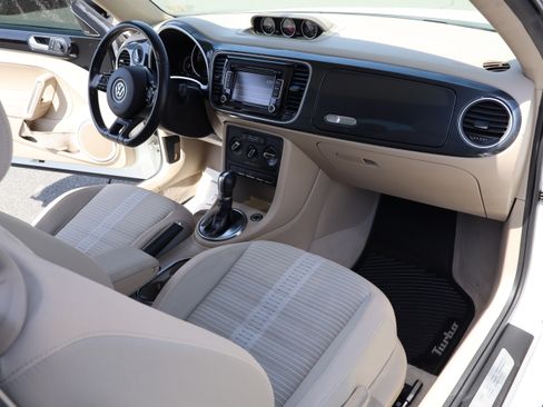 Used 2013 Volkswagen Beetle 2.0T image 16