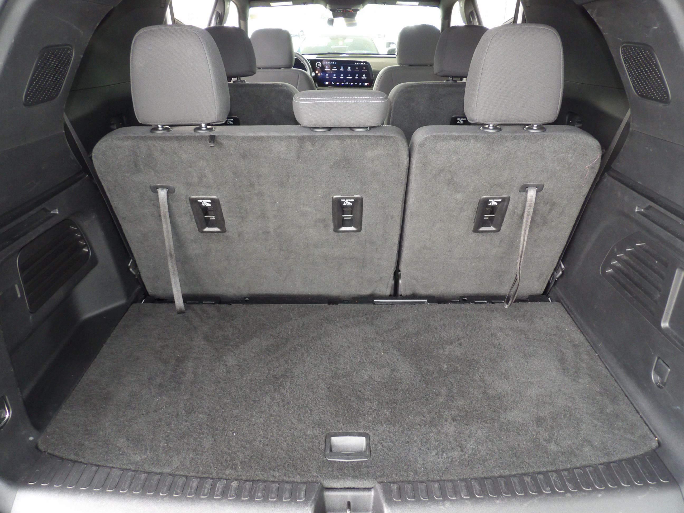 Used 2026 Chevrolet Traverse FWD LT image 17