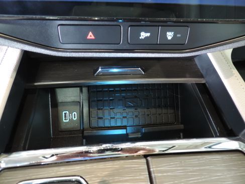 Used 2023 Ford Expedition Limited image 57