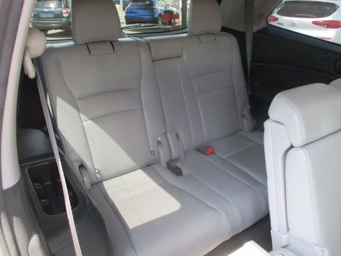 Used 2017 Honda Pilot AWD Touring image 18