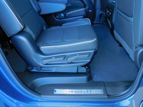 New 2026 Chevrolet Suburban Premier image 33