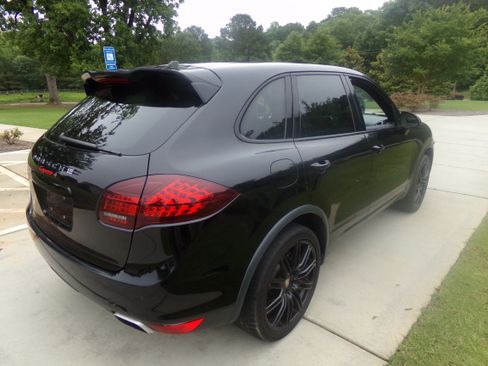 Used 2012 Porsche Cayenne Platinum Edition image 5
