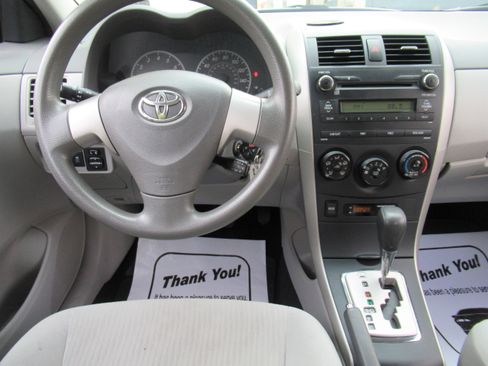 Used 2010 Toyota Corolla LE Sedan FWD image 10
