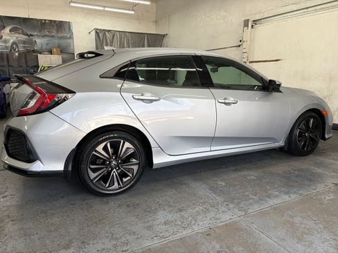 Used 2019 Honda Civic EX Hatchback image 7