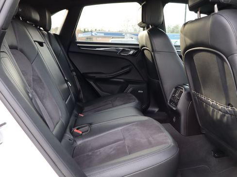 Used 2018 Porsche Macan Sport Edition image 14