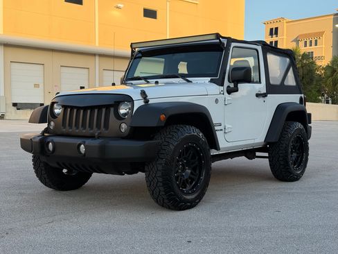 Used 2015 Jeep Wrangler Sport AWD/4WD image 5