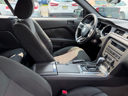 Used 2014 Ford Mustang Convertible RWD image 18