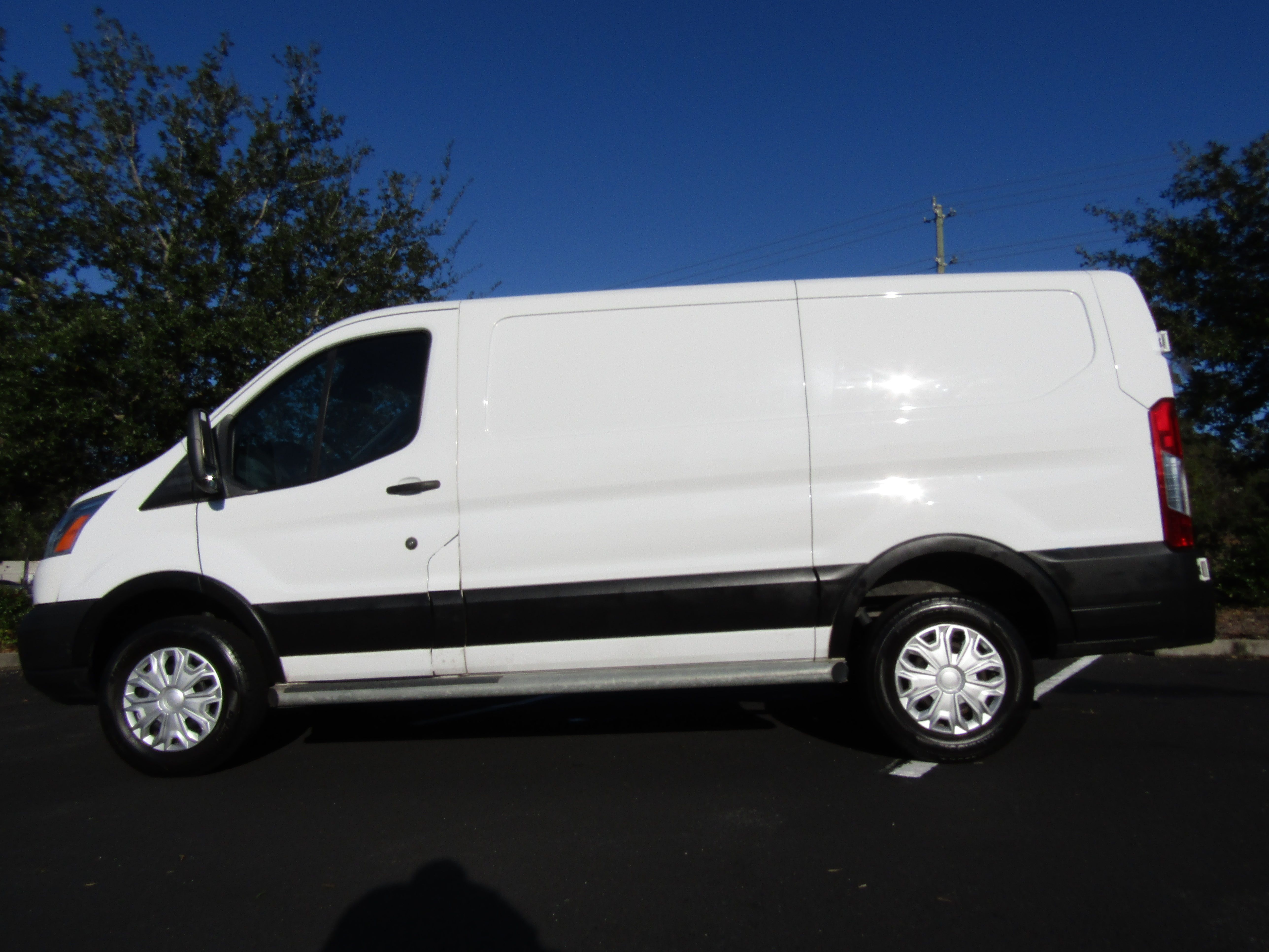 Used 2019 Ford Transit 250 130 Low Roof RWD image 1