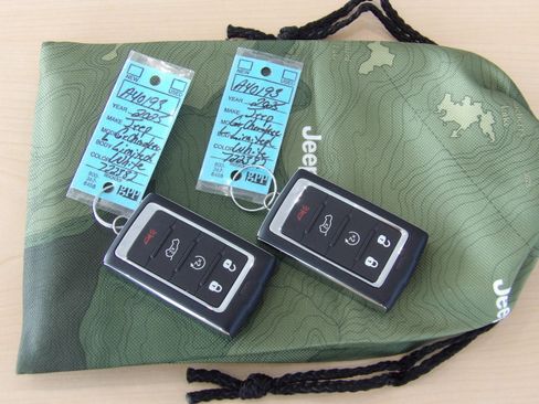 Used 2025 Jeep Grand Cherokee L Limited image 36