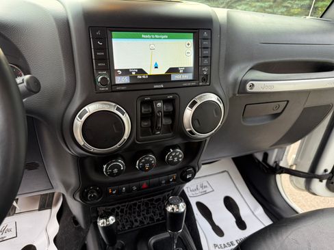 Used 2017 Jeep Wrangler 4WD Unlimited Sahara image 15