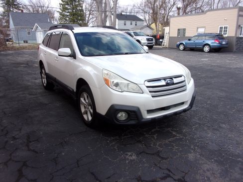 Used 2013 Subaru Outback 2.5i Premium image 3
