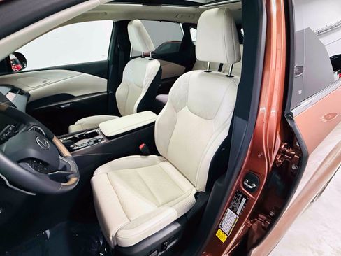 Used 2024 Lexus RX 350 AWD w/ Luxury Package image 33