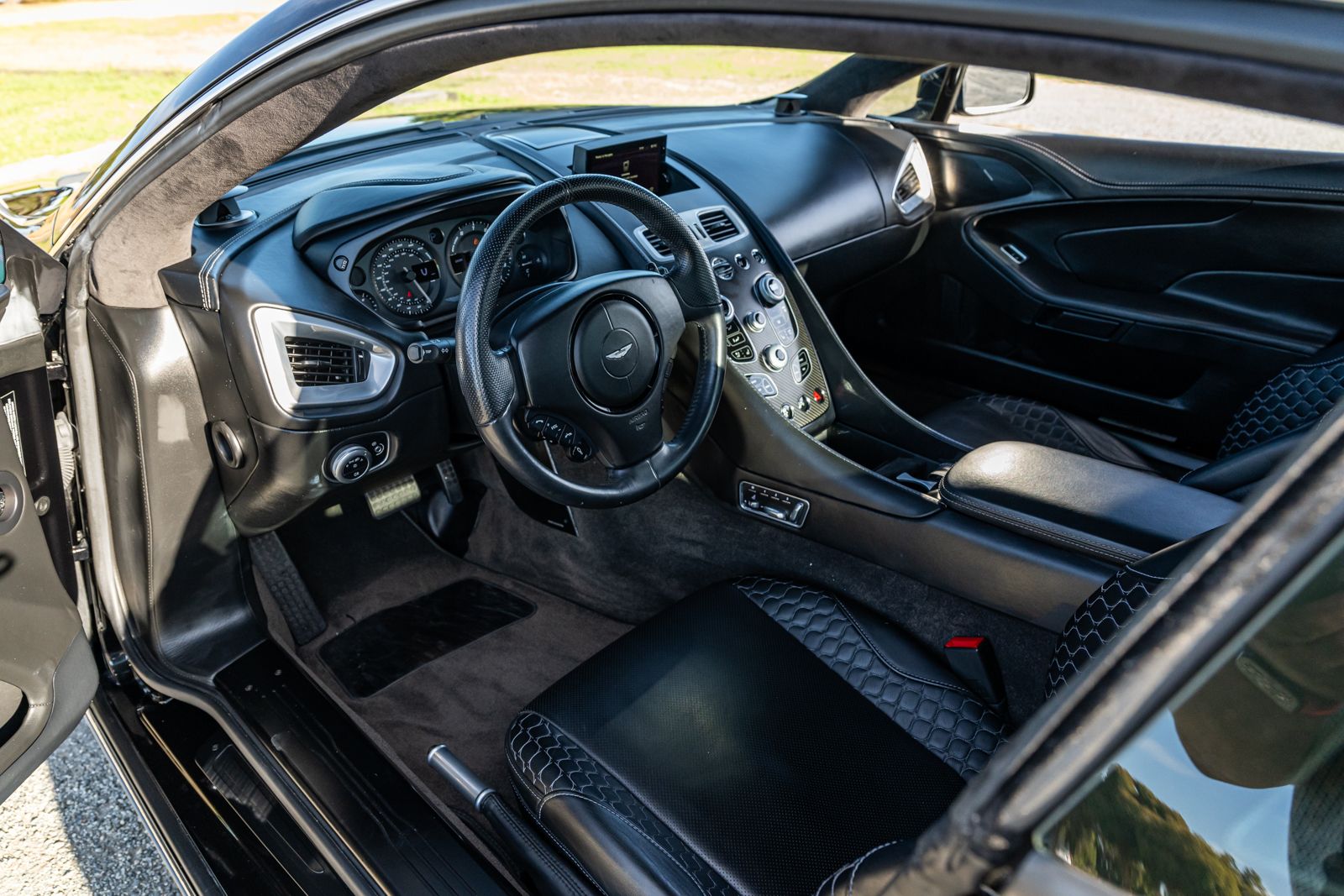 Used 2014 Aston Martin Vanquish Coupe RWD image 41