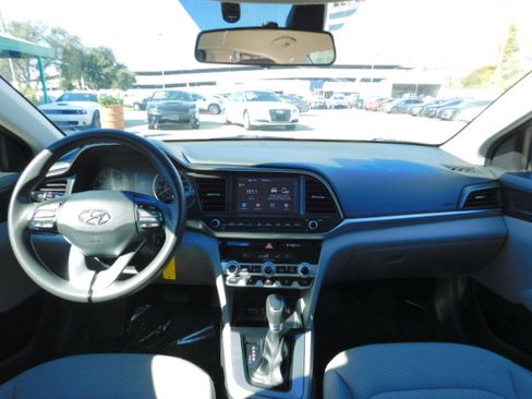 Used 2020 Hyundai Elantra SEL image 15