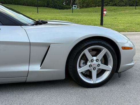 Used 2005 Chevrolet Corvette Coupe RWD image 53