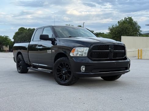 Used 2014 RAM 1500 ST RWD image 3