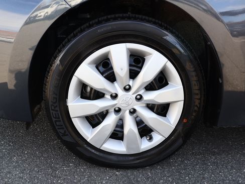 Used 2015 Toyota Corolla LE image 30