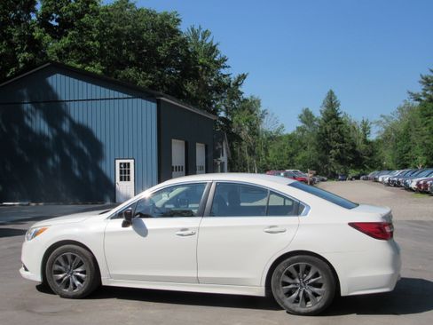Used 2017 Subaru Legacy 2.5i AWD/4WD image 4