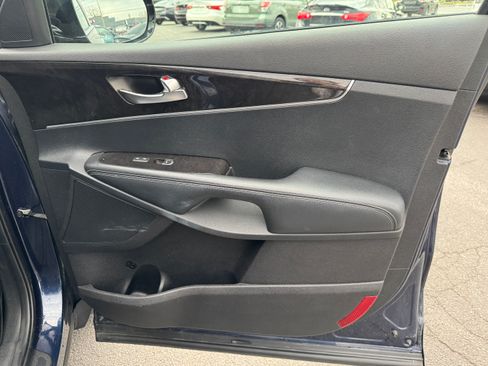 Used 2016 Kia Sorento LX image 16